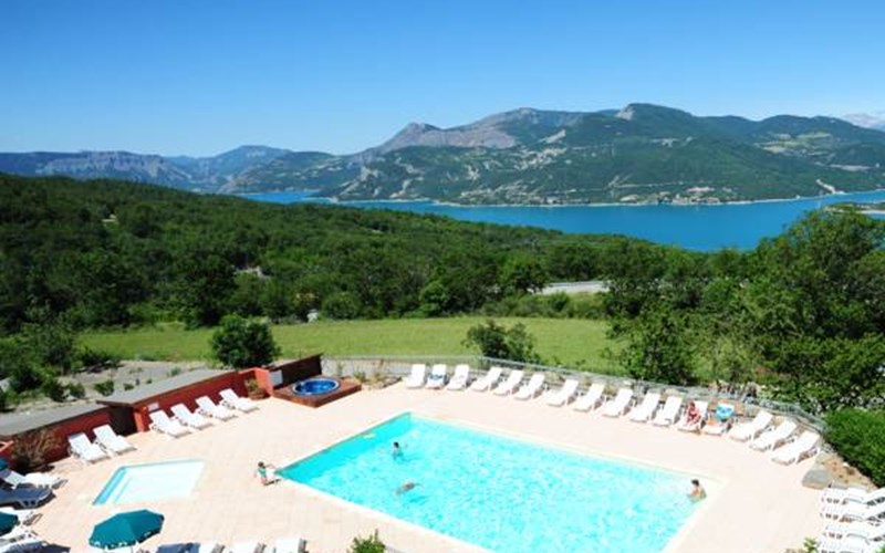 CAMPING & HÔTEL DE PLEIN AIR LA PALATRIERE  Location CAMPING & HÔTEL DE PLEIN AIR LA PALATRIERE  à LE SAUZE DU LAC