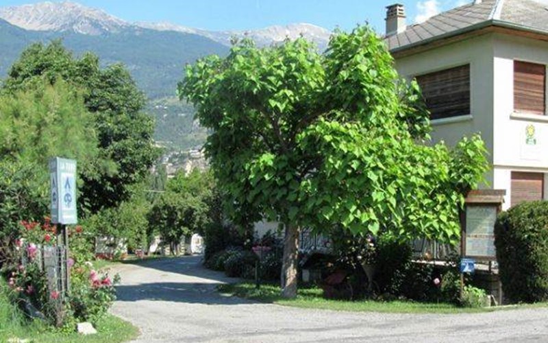 CAMPING LA TOUR Location CAMPING LA TOUR à EMBRUN