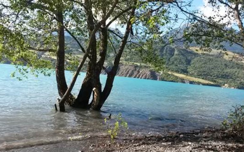 Chalet Saint-Ferréol  Location Chalet Saint-Ferréol  à SAVINES LE LAC