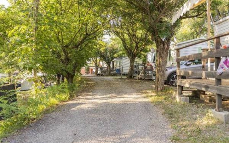 CAMPING LES SOURCES Location CAMPING LES SOURCES à SAVINES LE LAC