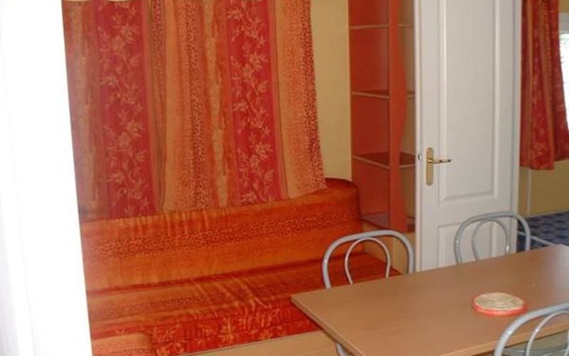 Mobilhom pour 4 personnes VOLET ROUGE Location Mobilhom pour 4 personnes VOLET ROUGE à CHORGES