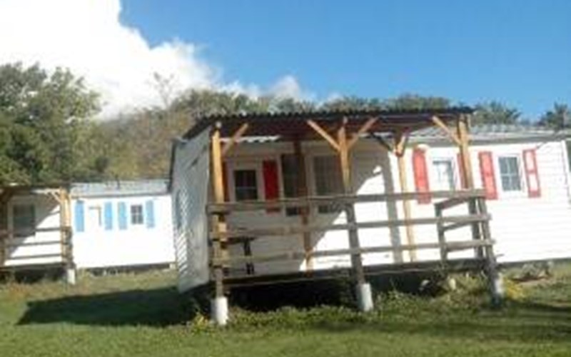 Mobilhom pour 4 personnes VOLET ROUGE Location Mobilhom pour 4 personnes VOLET ROUGE à CHORGES