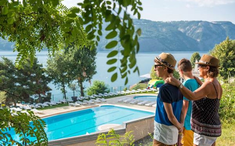 L'Ecrin du Lac Location L'Ecrin du Lac à CHORGES