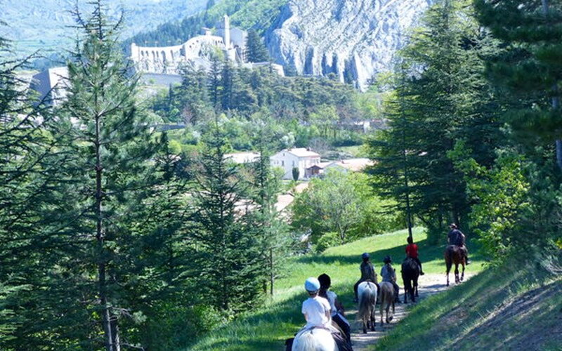 Location Journée découverte autour de la Citadelle à cheval ou poney à Sisteron